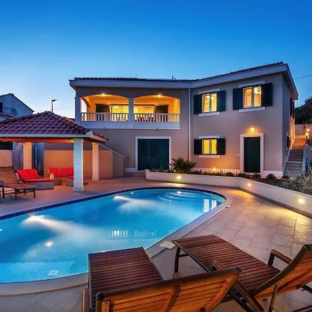 Ferienhaus Luxurioeses Mit Pool Direkt Am By Interhome *