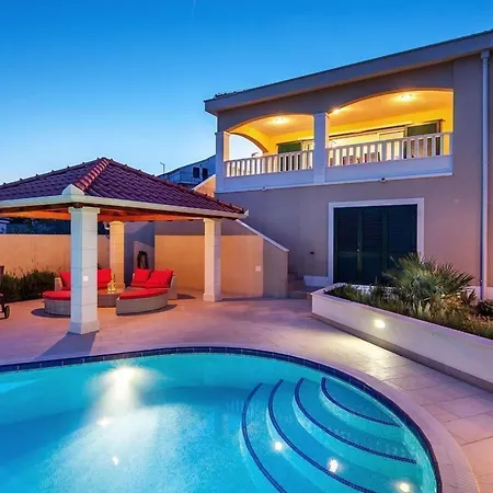 Luxurioeses Mit Pool Direkt Am By Interhome * Rogoznica (Sibenik-Knin)